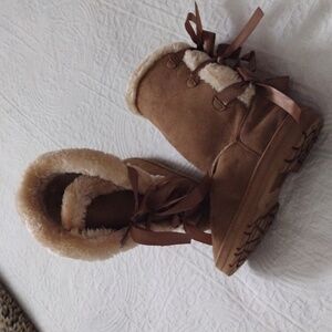 Women's UGG Style Boots Size 6